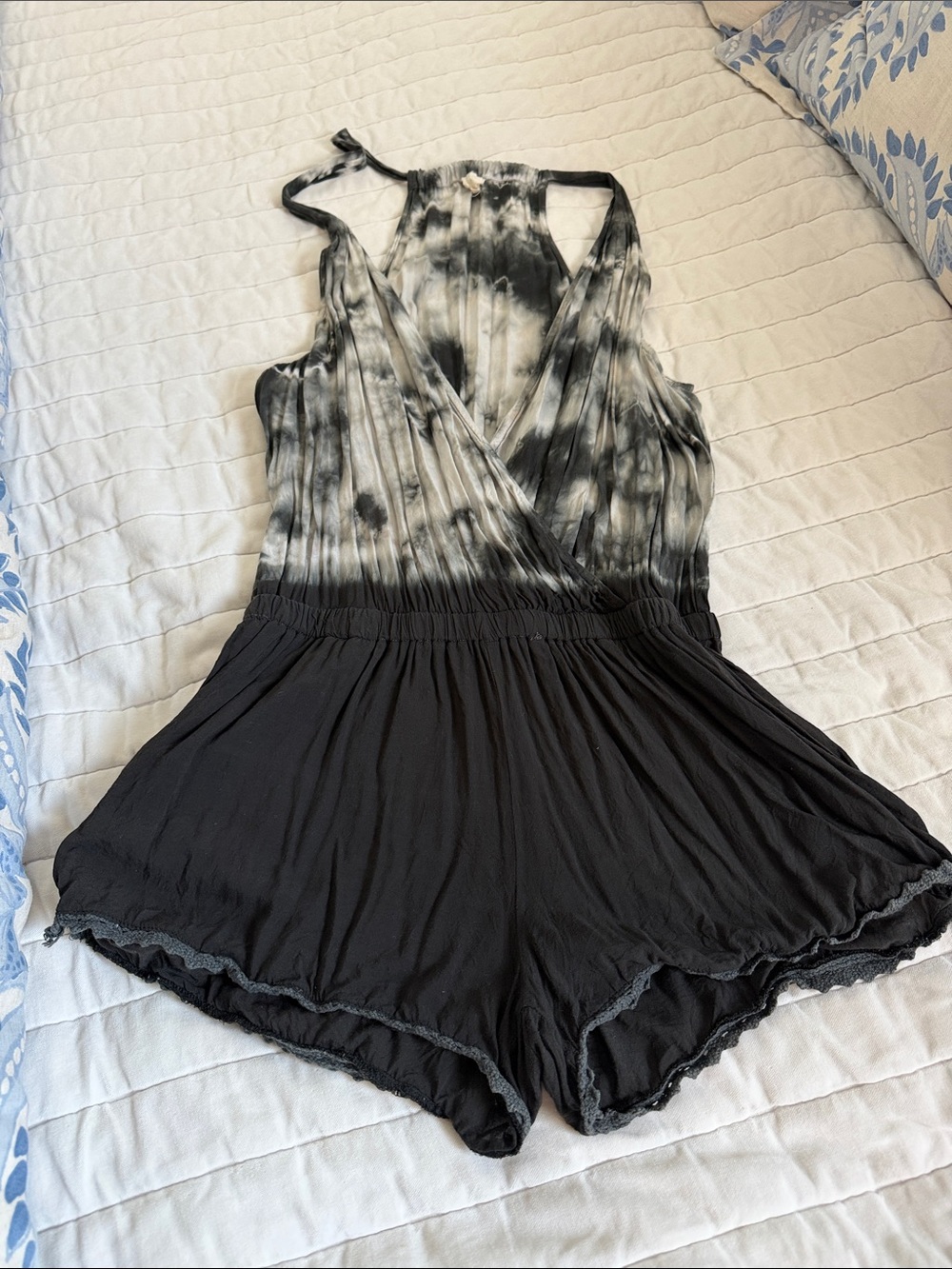 Surf Gypsy M Black & Cream/White Tie-Dye Surplus Romper
